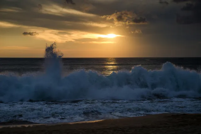 jimbaran beach wave
