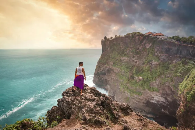 traditional showcasing balinese dancers perform uluwatu vibrant iconic templ 1