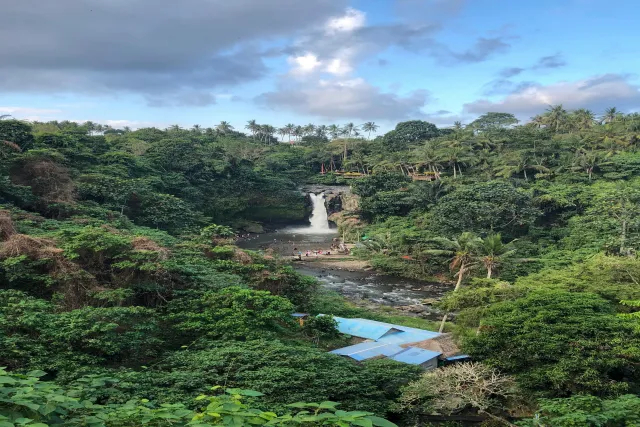 tegenungan waterfall nice