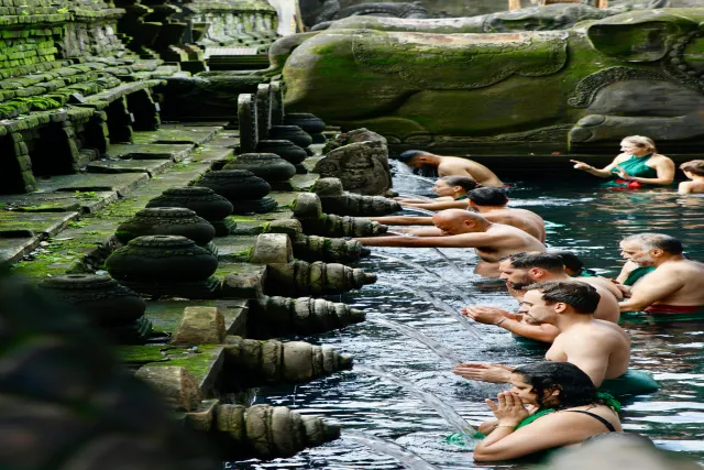tirta empul walk